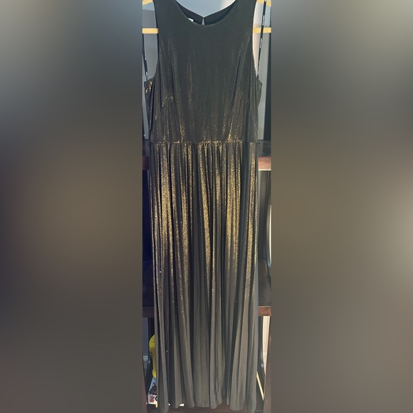 Donna Morgan gold sleeveless pleated gown New - Picture 3 of 5